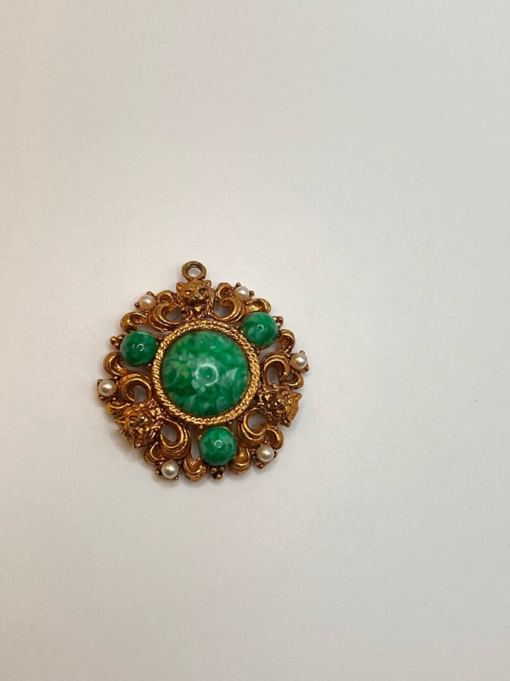 Vintage 1960s Golden Lions Pendant Green Cabochon Faux Pearl Gold Tone - Picture 2 of 4